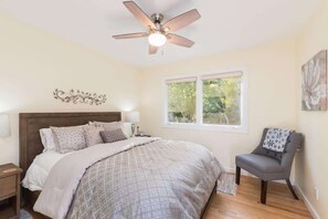 3 chambres, fer et planche à repasser, Wi-Fi gratuit, draps fournis