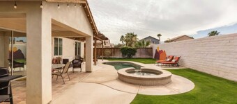 Desert Oasis w/ Pool, Spa, BBQ & Outdoor Dining Under the Palms Calle Tolosa by Avantstay