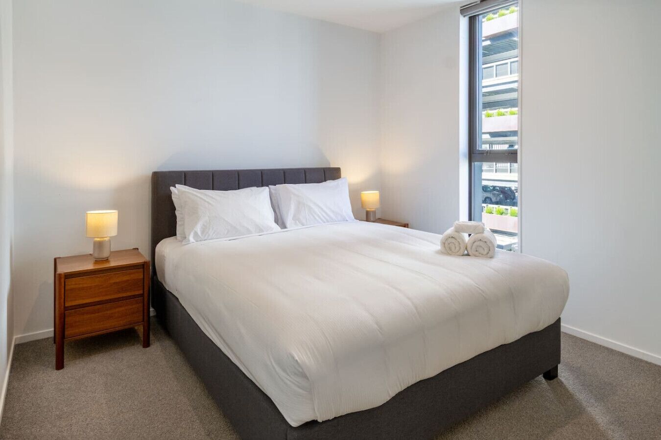 2 habitaciones, tabla de planchar con plancha, cuna de viaje y wifi 