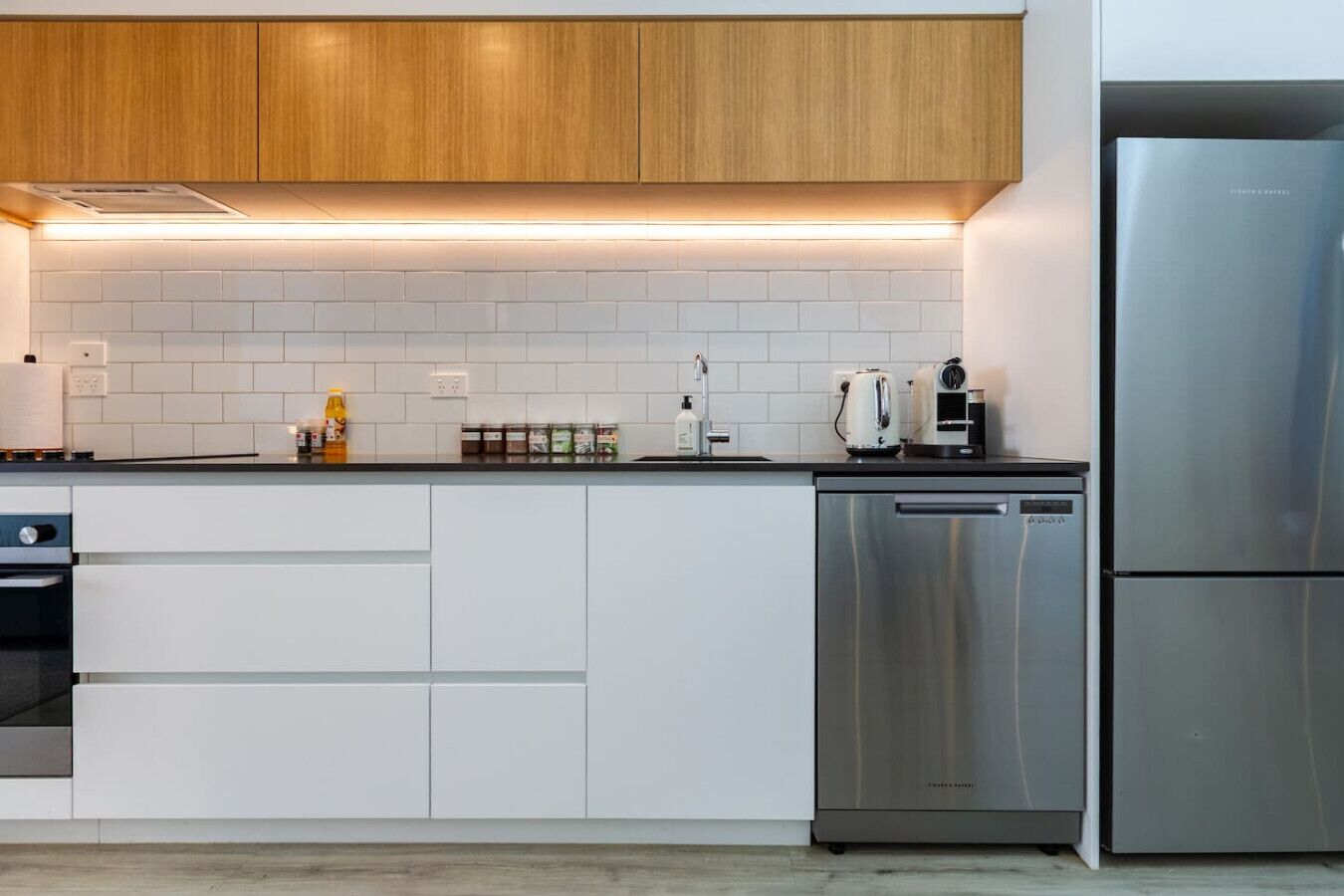 Refrigerador, microondas, horno, placa de cocina