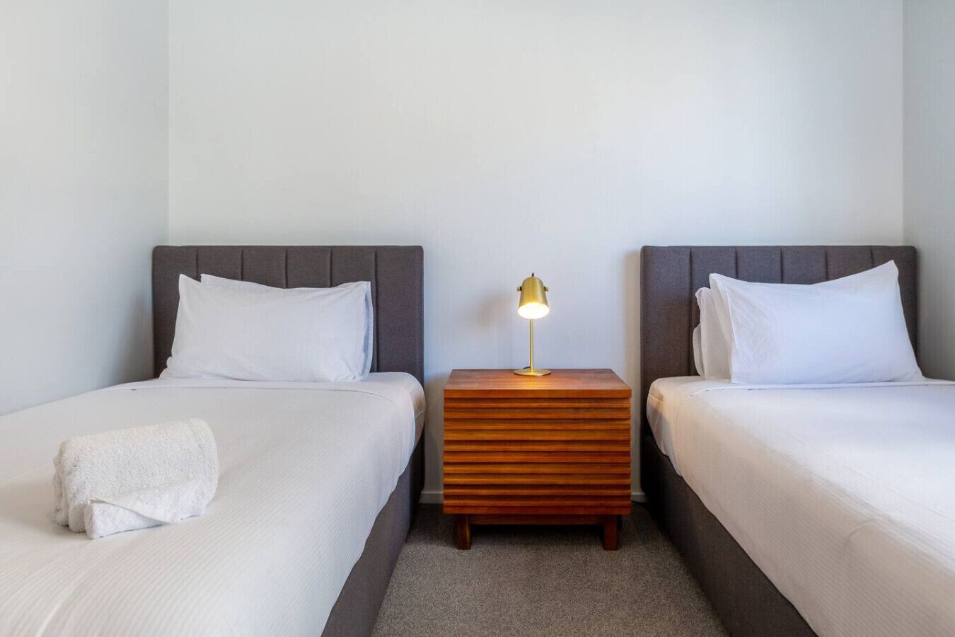 2 habitaciones, tabla de planchar con plancha, cuna de viaje y wifi 