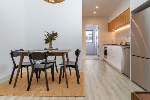 Central Christchurch Apartment with Parking