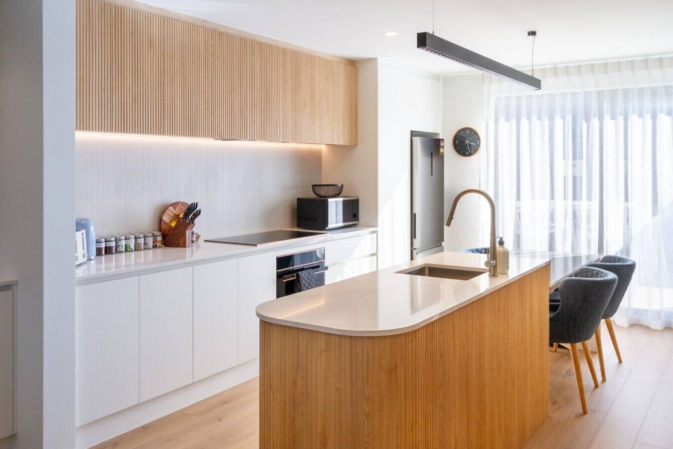 ثلاجة، ميكروويف، فرن، موقد طهي مسطح