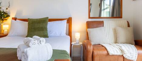 1 habitación, tabla de planchar con plancha, wifi y ropa de cama