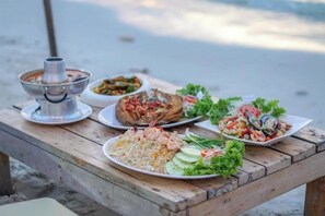 Outdoor dining - Mila Kohlarn (Koh Larn)