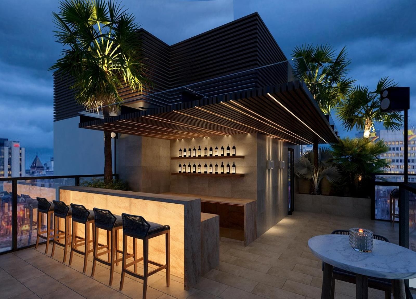 Un espace bar extérieur au design moderne, comprenant un comptoir avec des bouteilles, des tabourets de bar et un coin salon avec une table.