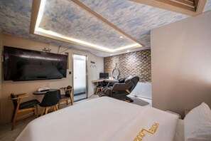 Room - Jamsil Louize (Seoul)