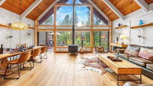 Hús (4 Bedrooms) | Að innan