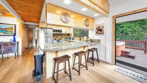 Hús (4 Bedrooms) | Að innan