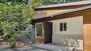 A modern house with a garage, number 305, and a well-maintained garden. - Modern Urban Retreat, Game Room (Portland)