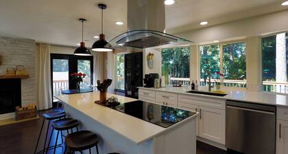 Lake View & Dock Access |Fast & Reliable Internet | Game Room | Pet Friendly