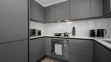 Refrigerador, microondas, horno, placa de cocina