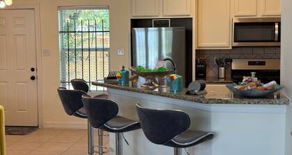 Gated 3bd in The Heart of Houston w/ garage 5 mins 2 downtown & Medical Center