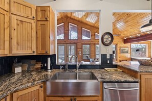 Interior - Lakeside Getaway near Lake of the Arbuckles (Sulphur)