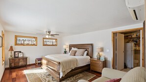 3 bedrooms, iron/ironing board, WiFi (free), bed sheets