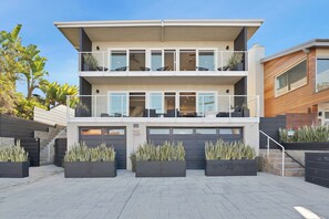 Exterior - Encinitas 3-Bedroom Ocean-view condo, only steps to beach! Rent this summer! (Encinitas)