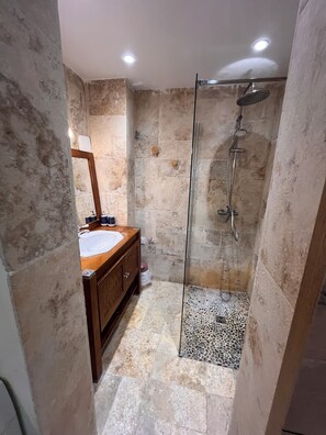 Dusche, Handtücher, Seife, Toilettenpapier