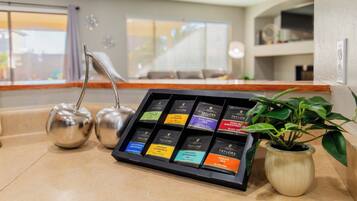 Casa de lujo, 4 habitaciones, alberca privada, vista a la alberca | Café y/o cafetera