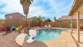 Outdoor pool, pool umbrellas, sun loungers