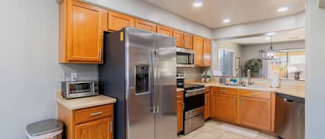 Nhà Cao cấp, 4 phòng ngủ, hồ bơi riêng, quang cảnh hồ bơi | Bếp riêng | Dụng cụ pha cà phê/trà, ấm điện