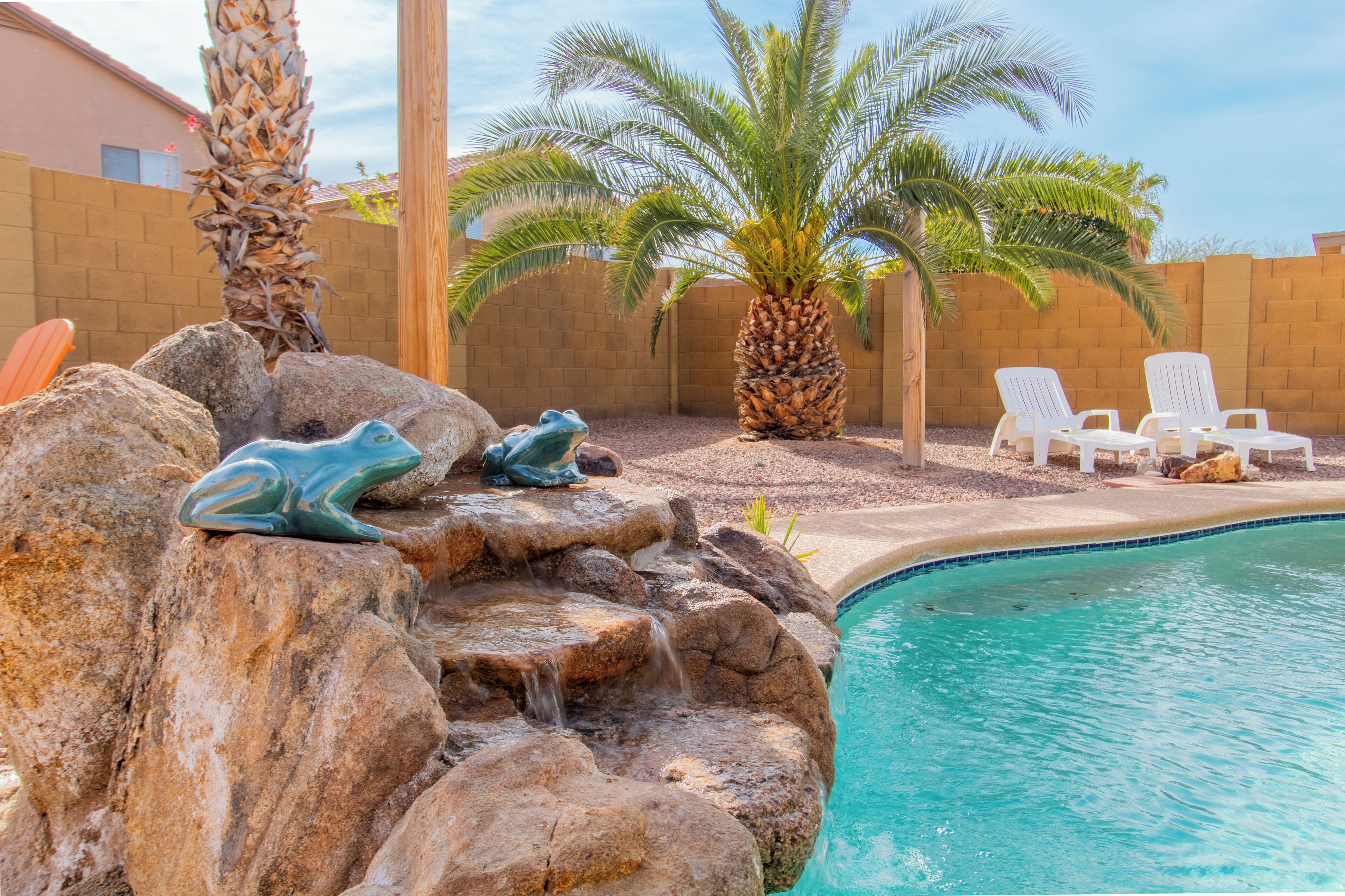 Outdoor pool, pool umbrellas, sun loungers