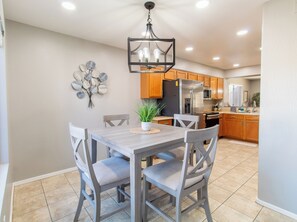 奢華單棟房屋, 4 間臥室, 私人泳池, 泳池景 | 飯廳