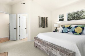 3 bedrooms, internet, bed sheets