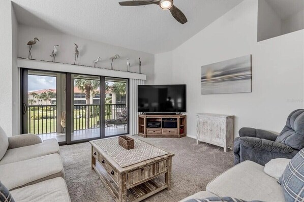 Smart TV - Fully furnished 3 bedroom, two full bath condo located in New Smyna Beach, FL. (New Smyrna Beach)