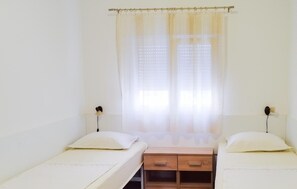 2 bedrooms, travel crib, free WiFi, bed sheets