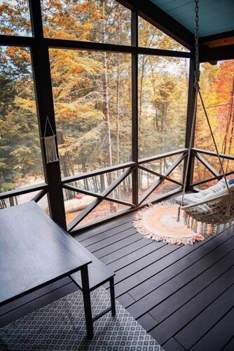 Modern Mountain Lake House cabin Getaway