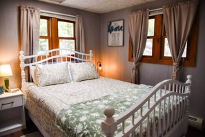 3 makuuhuonetta, silitysrauta/-lauta, ilmainen Wi-Fi, vuodevaatteet