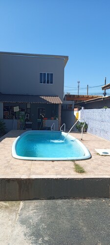 Townhouse with pool and air conditioning near Caraguatatuba shopping mall
