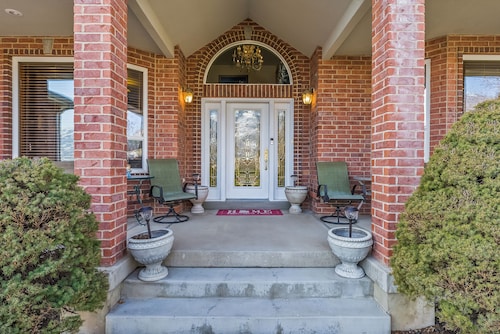 Mountain View Mansion in the foothills of Utah