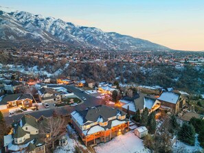 Unclassified image, 3 of 32, button