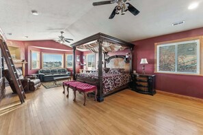 Unclassified image, 4 of 32, button