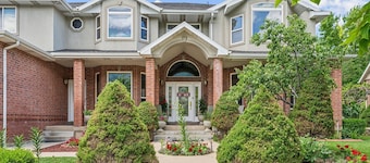 Mountain View Chateaux - A Lavish Mountain Retreat - Perfect for Large Families