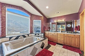 Unclassified image, 4 of 32, button