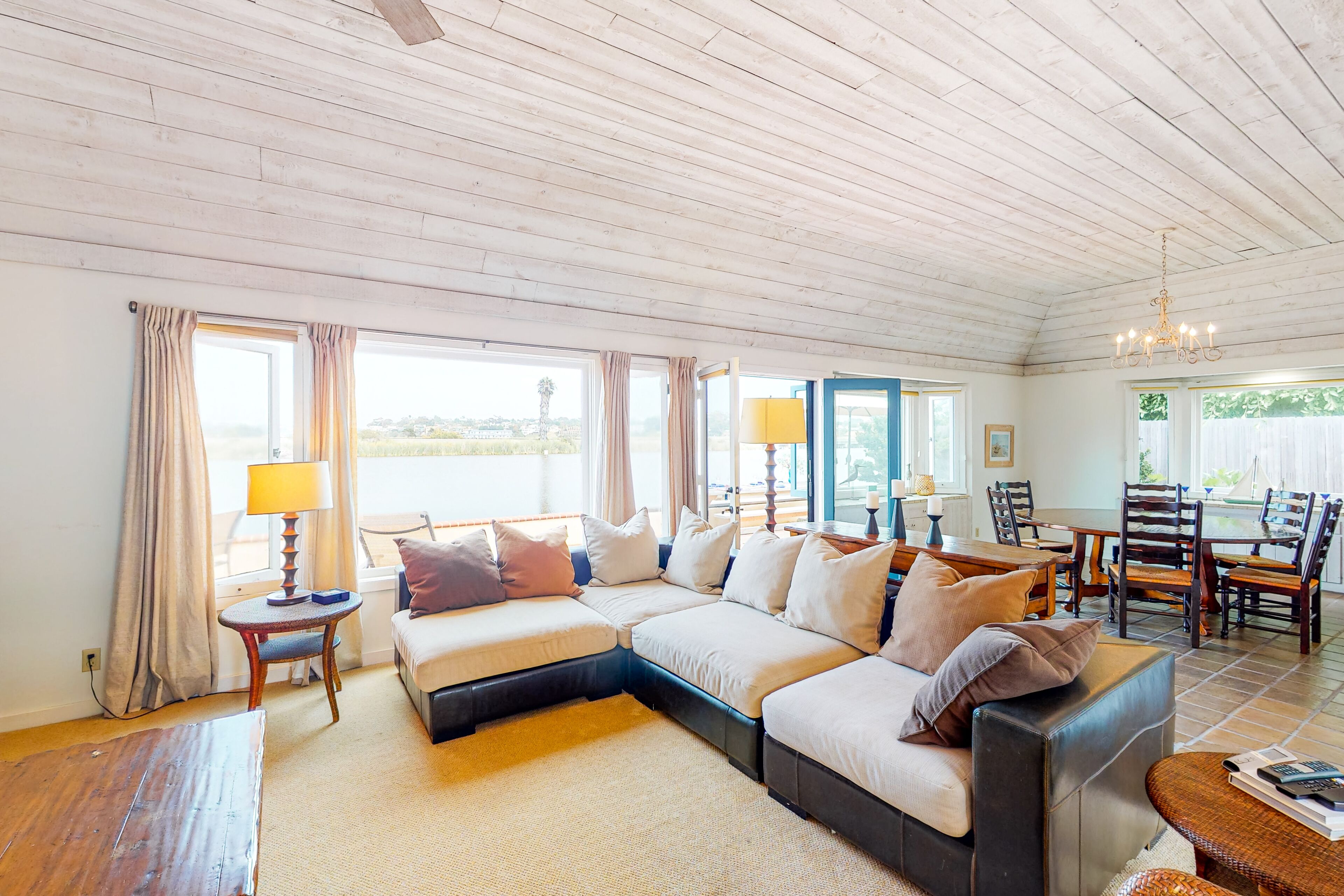 Smart TV, fireplace, DVD player, books