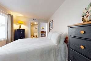 3 chambres, bureau, fer et planche à repasser, accès au Wi-Fi (inclus)