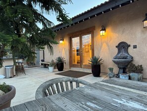 Outdoor dining - Charming Hillside Escape (Corona)