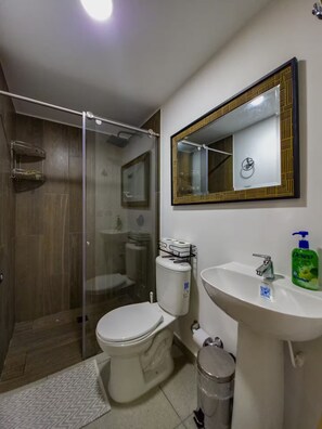 Douche, savon, papier toilette