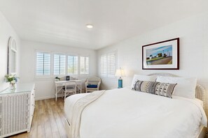 3 chambres, bureau, fer et planche à repasser, accès au Wi-Fi (inclus)