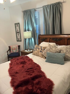 1 bedroom, bed sheets - Weekend Get-A-Way/Game Day Sleep-Over/BBQ Trail Local Central. We've Got it All! (Caldwell)