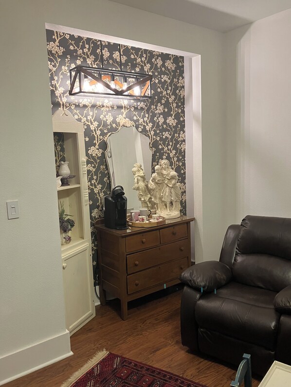 Interior - Weekend Get-A-Way/Game Day Sleep-Over/BBQ Trail Local Central. We've Got it All! (Caldwell)