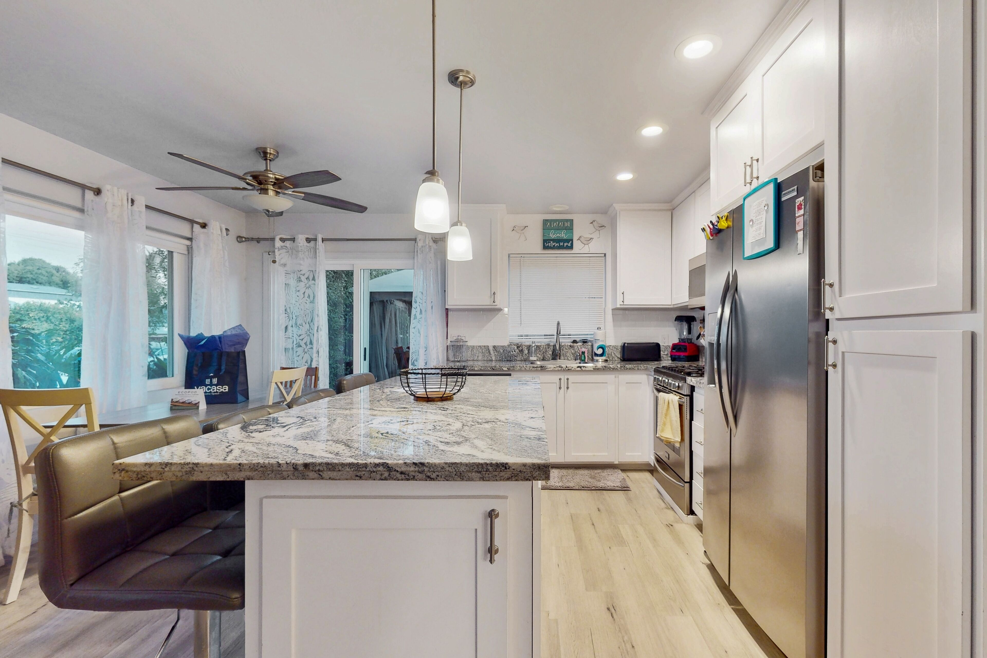 ثلاجة، ميكروويف، فرن، موقد طهي مسطح