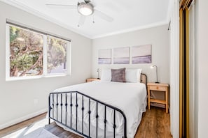 2 bedrooms, iron/ironing board, free WiFi, bed sheets