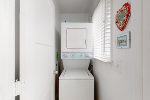 Interior - The Strand Cottage Beachfront (Oceanside)