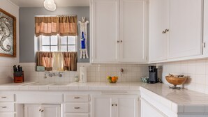 Unclassified image, 5 of 38, button - The Strand Cottage Beachfront (Oceanside)