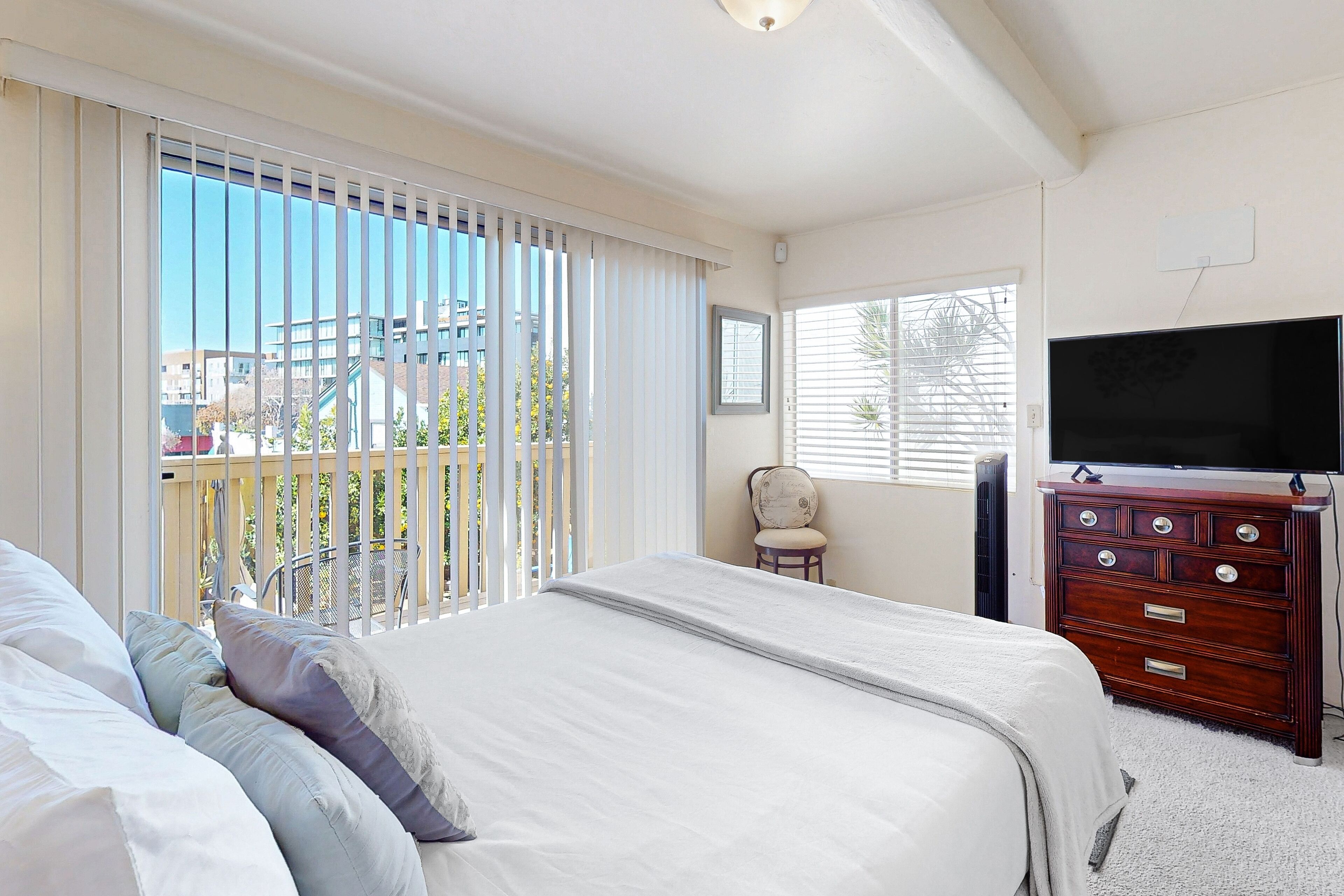 3 bedrooms, desk, iron/ironing board, Internet