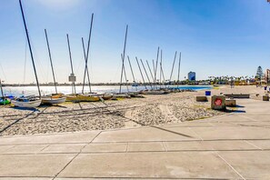 Beach - Crown Point Views Home (San Diego)